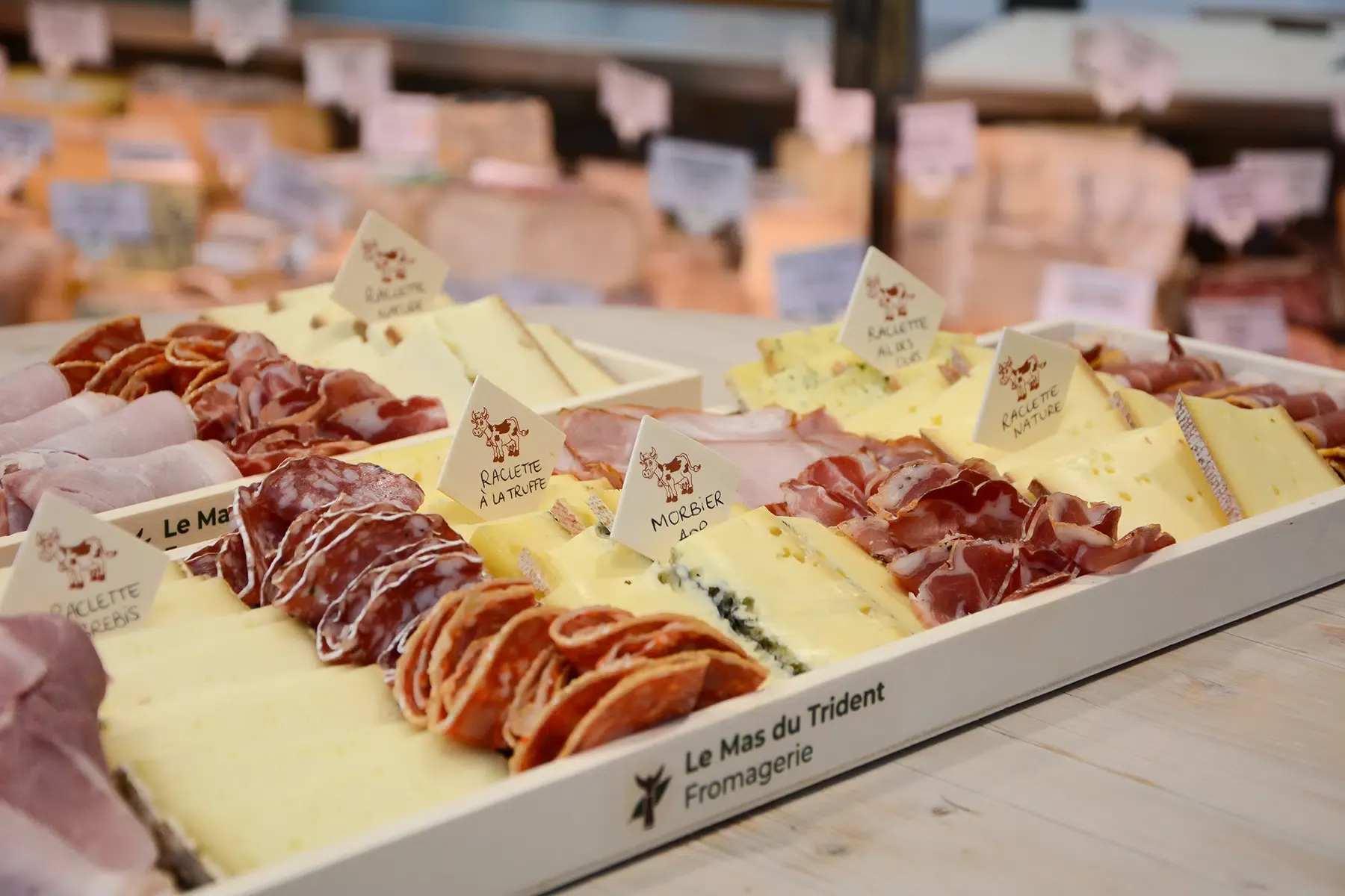 Un plateau raclette et charcuterie réalisé au Mas du Trident Vauvert