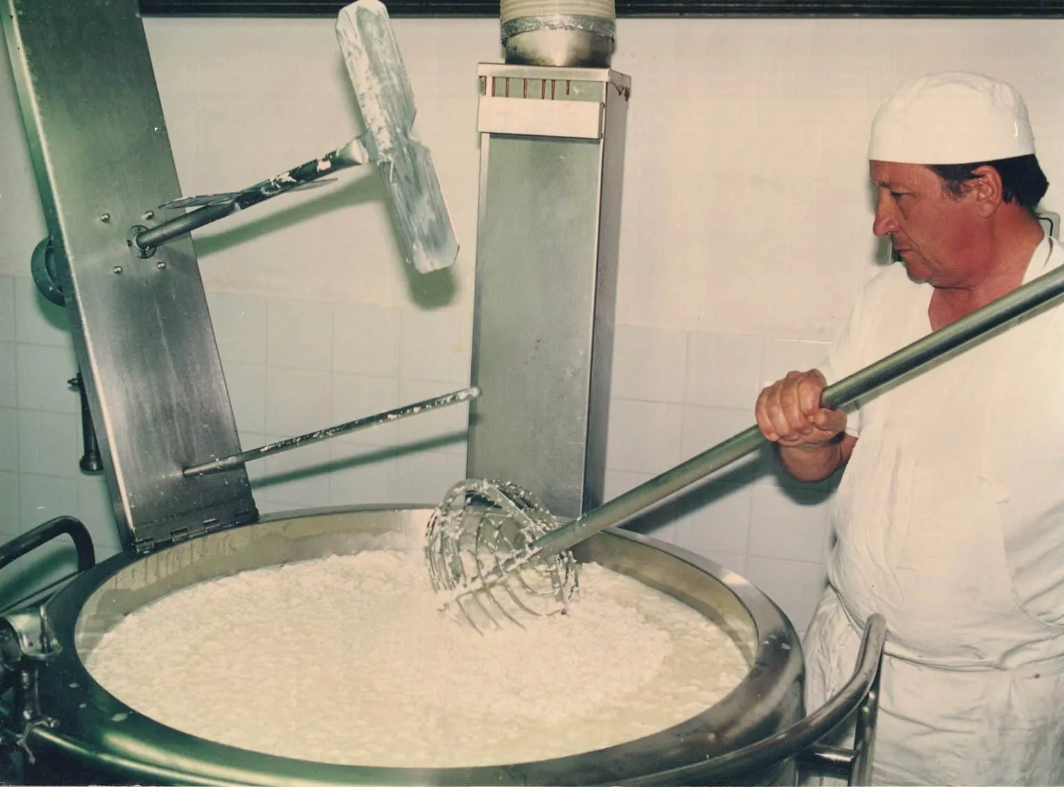Photo ancienne de la fabrication au Mas du Trident