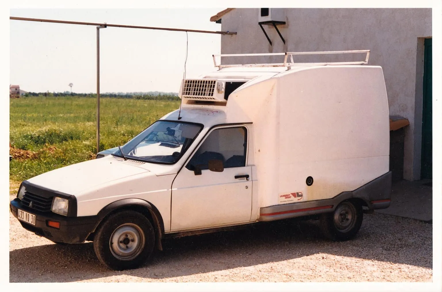 La camionnette frigorifique des tournées de marché