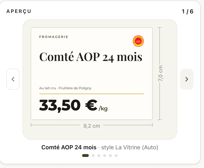 Aperçu d’une étiquette de vitrine : nom du fromage, mention du lait cru, nom de la fromagerie et prix au kilo, au format 9,2 sur 7 centimètres