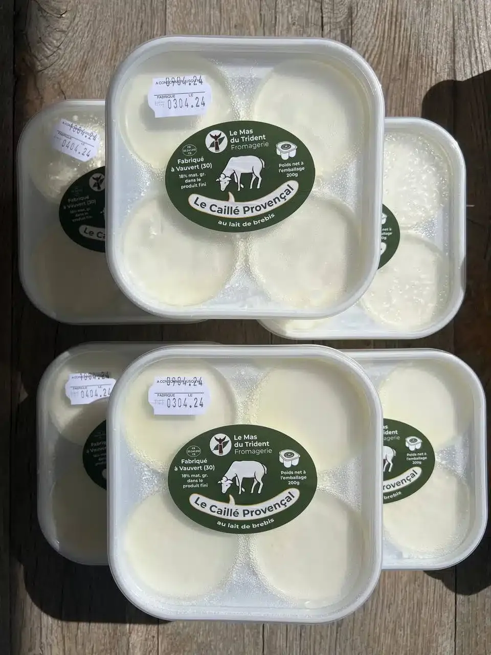 Le Caillé Provençal de brebis dans sa faisselle